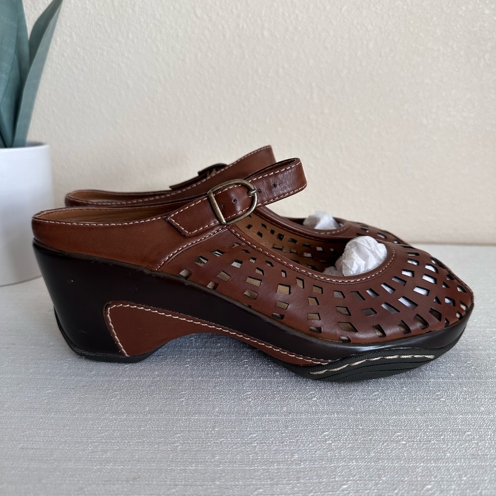 New WhiteMt. Mario Brown Faux Leather Laser Cut Out Molded Heel Mules Womens 10W